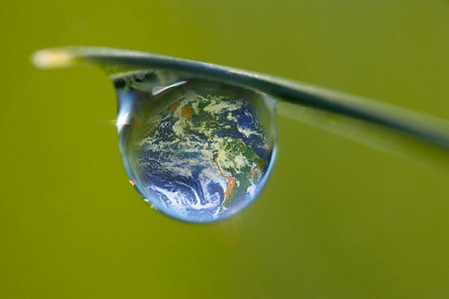 Le reflet de la planète Terre illustre la fragilité d'un équilibre  JPEG - 20.2 ko